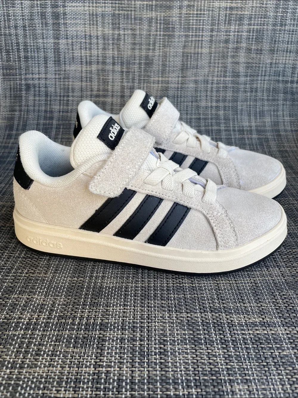 adidas Grand Court 00s Kids Suede Sneakers Light Beige Black Easy-on Shoes 12.5